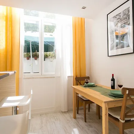 Διαμέρισμα Altido Charming Patio *
