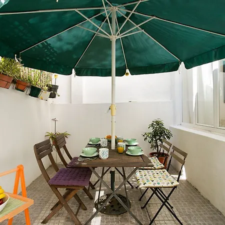 Διαμέρισμα Altido Charming Patio *